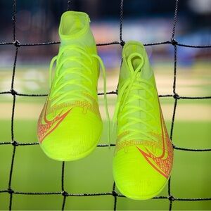 Nike soccer ⚽️ cleats neon yellow and neon pink unisex size 8 men/size 9.5 women